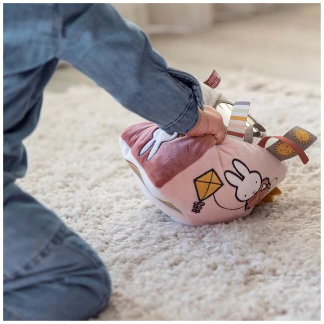 Nijntje Kubus Fluffy Pink 4 Nijntje Kubus Fluffy Pink - Afbeelding 2